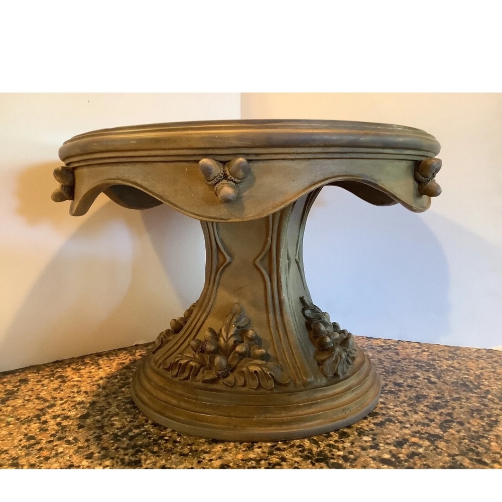 Southern Living At Home Jackson Pedestal Cake Stand. Retired.